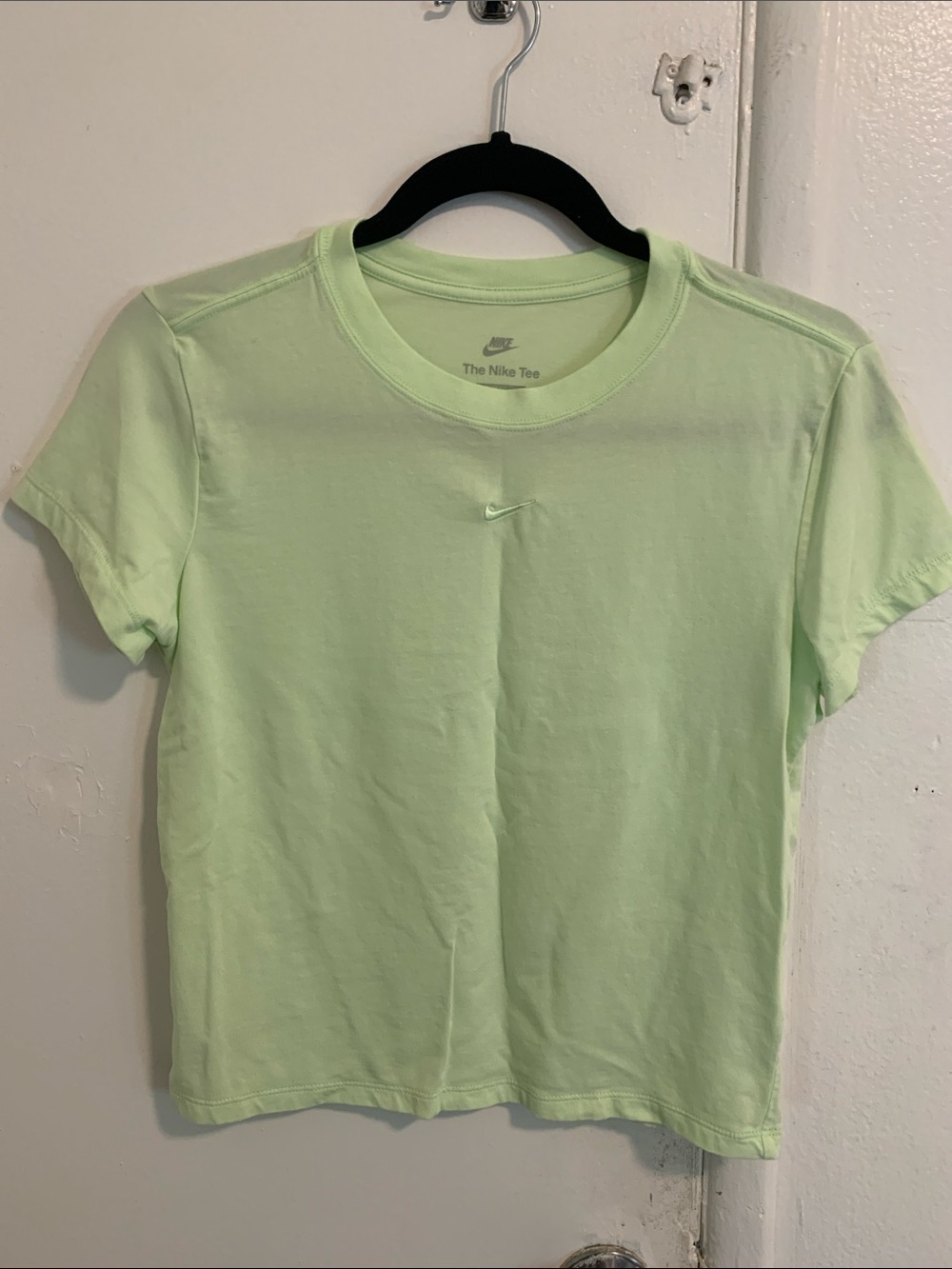 Women’s Nike slim fit neon tee! Like new